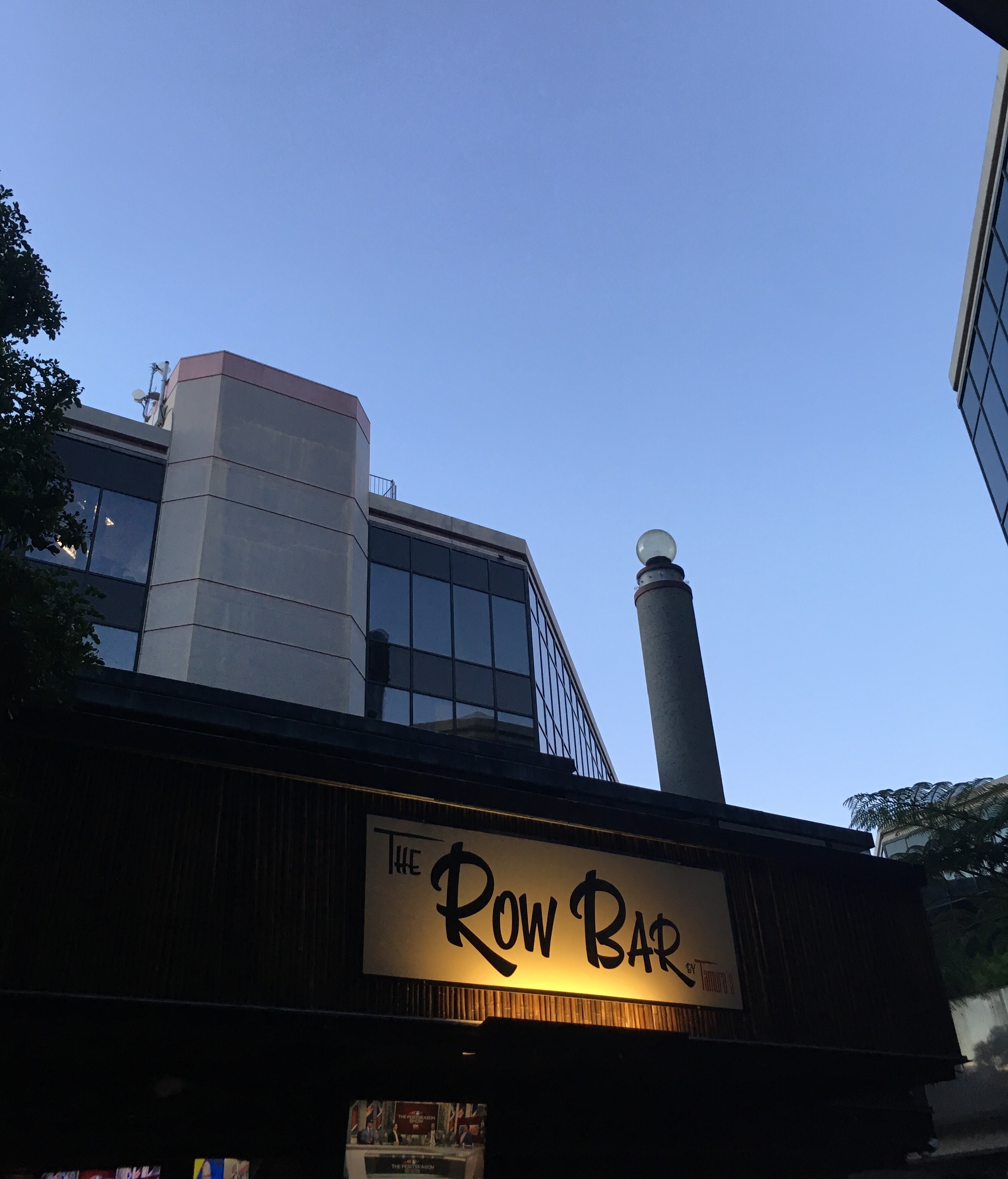 ダウンタウンの隠れバー