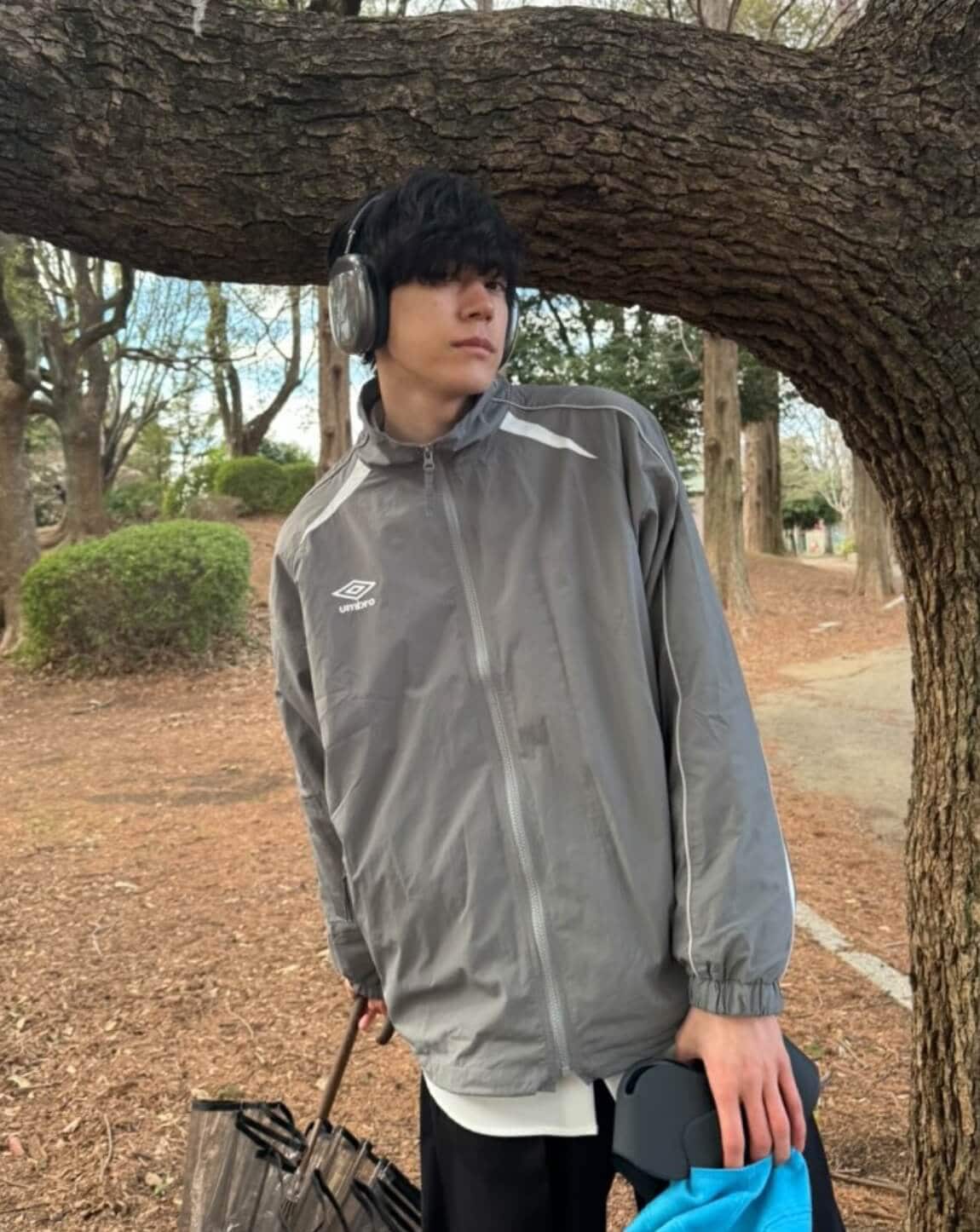 インフルエンサーが着こなすトレンドの「スポーツミックス」＜UMBRO