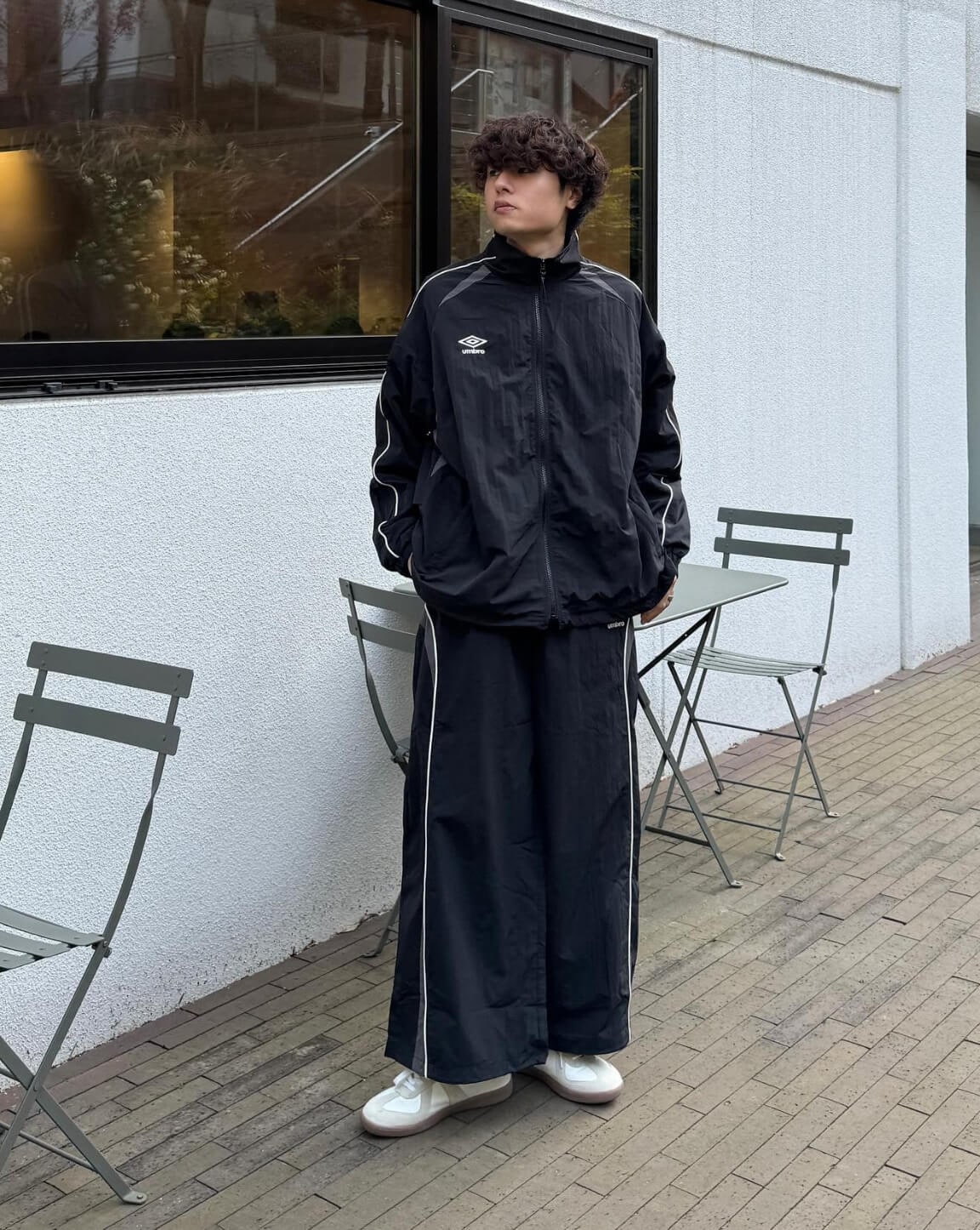 インフルエンサーが着こなすトレンドの「スポーツミックス」＜UMBRO