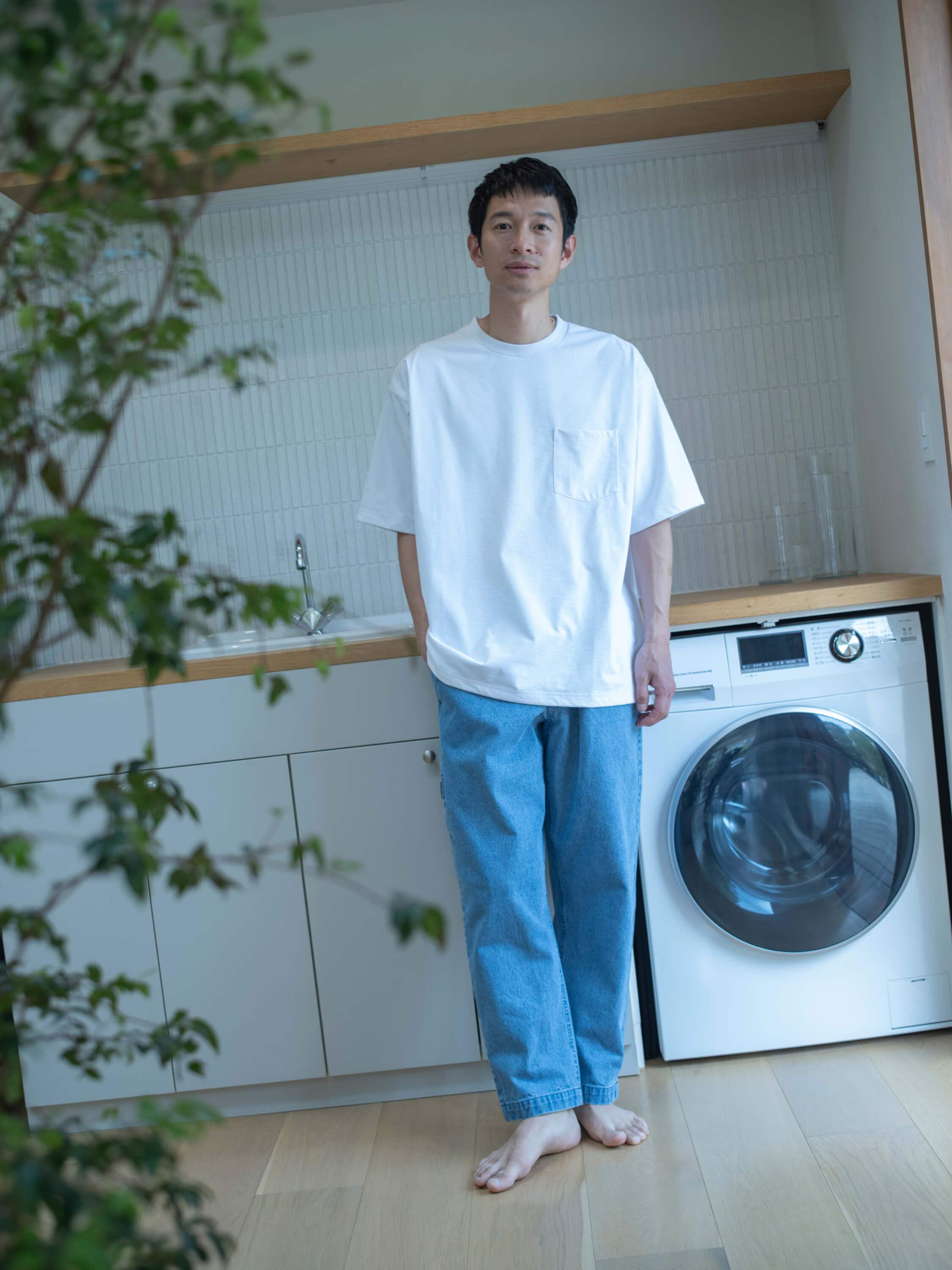 新品タグ付き　プリーツプリーズ　BRAND NEW DAY 店舗限定　Tシャツ プリーツ プリーズ イッセイ ミヤケの服をまとった女性をカラフルに