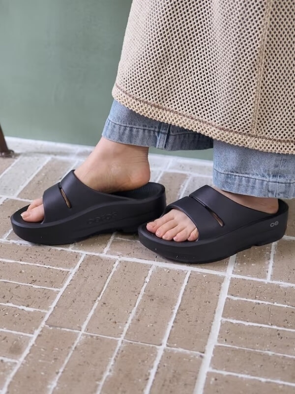 OOFOS サンダル 日本完売品 国内発送 OOFOS OOAHH SPORT FLEX SANDAL サンダル