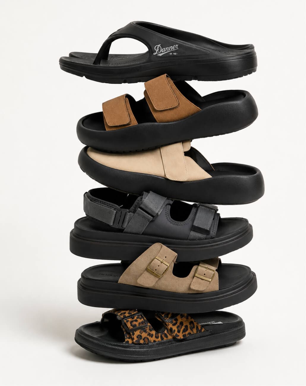 SANDAL meets SHORTS 夏を楽しむ準備は、足元とボトムから。 2026